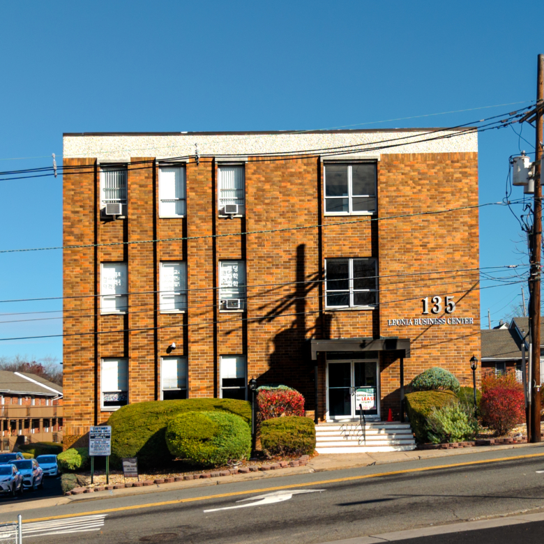 135 Leonia